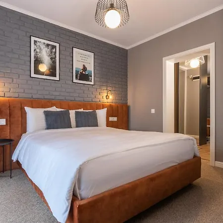 Upperhouse & 3* Brasov